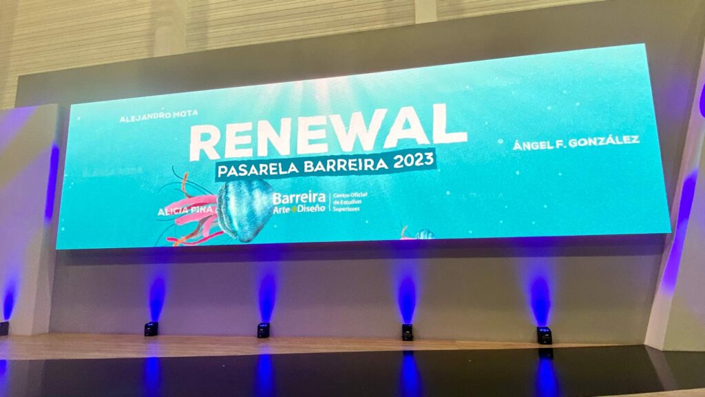 Escenario de Renewal con la gráfica del evento